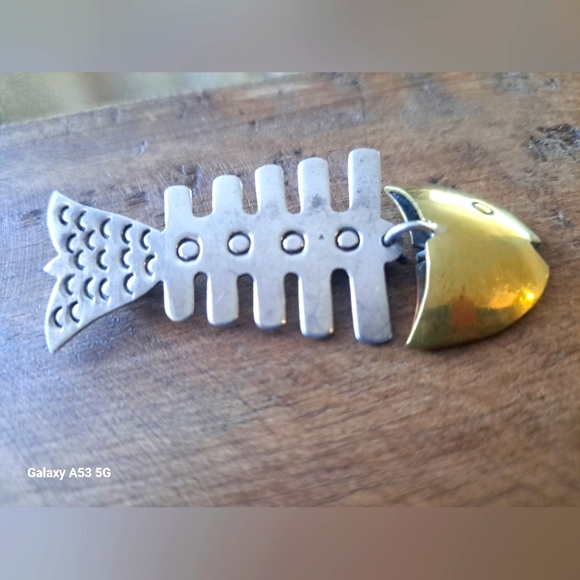925 Sterling silver and brass fish brooche - Picture 1 of 7
